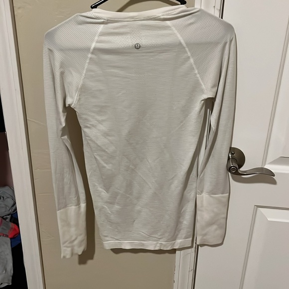 Lululemon swiftly teach long sleeve in white - Picture 2 of 2